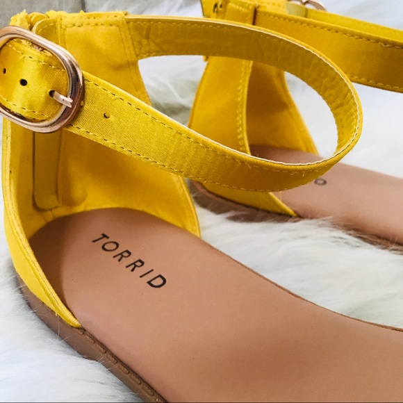SOLD NWOT TORRID Yellow Satin Braided Sandals - Picture 3 of 4